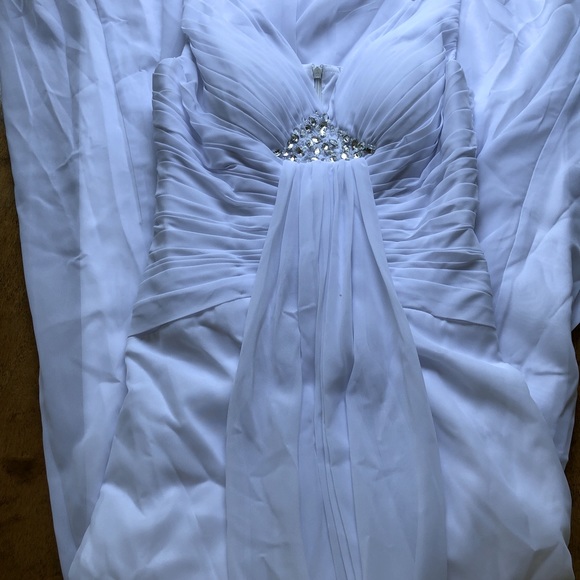 Beautiful Formal or Wedding Gown. Size USA 6 - Picture 7 of 12
